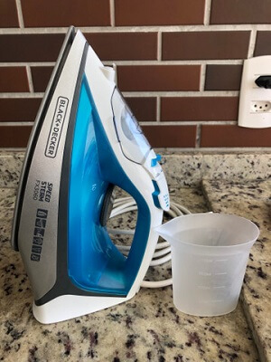 Black Decker FX3060 em cima de pia de mármore